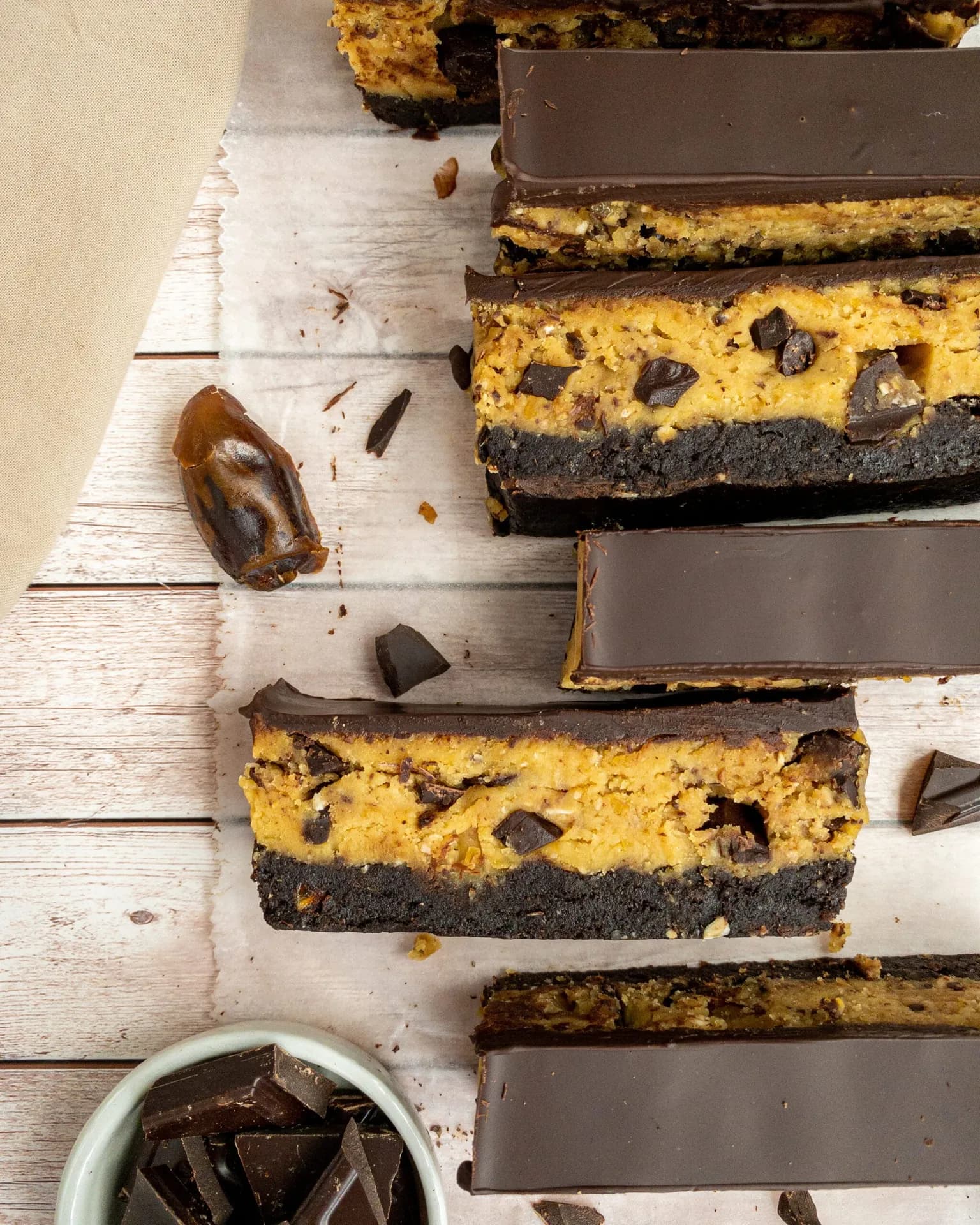 Batoane cu aluat cookie si ciocolata